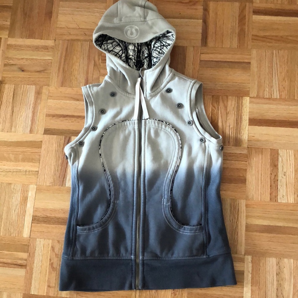 Lulu lemon sweatshirt/vest w removable sleeves.